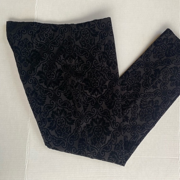 Chicos Slim‎ Ankle Floral Black Pant Size 0-R/Small - Picture 1 of 7